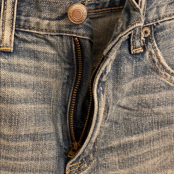 American Eagle High-Waisted Light Wash Shorts - Picture 4 of 5